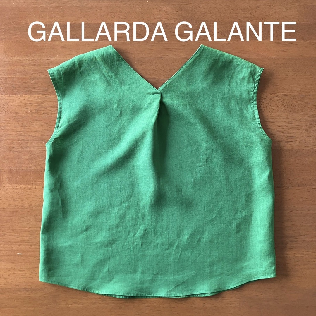 GALLARDA GALANTE(ガリャルダガランテ)の【美品】GALLARDAGALANTE(ガリャルダガランテ)ブラウス グリーン レディースのトップス(シャツ/ブラウス(半袖/袖なし))の商品写真