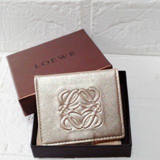 ロエベ(LOEWE)の箱付き　LOEWE　ミラー　鏡　レザー　ゴールド　アナグラム(ミラー)