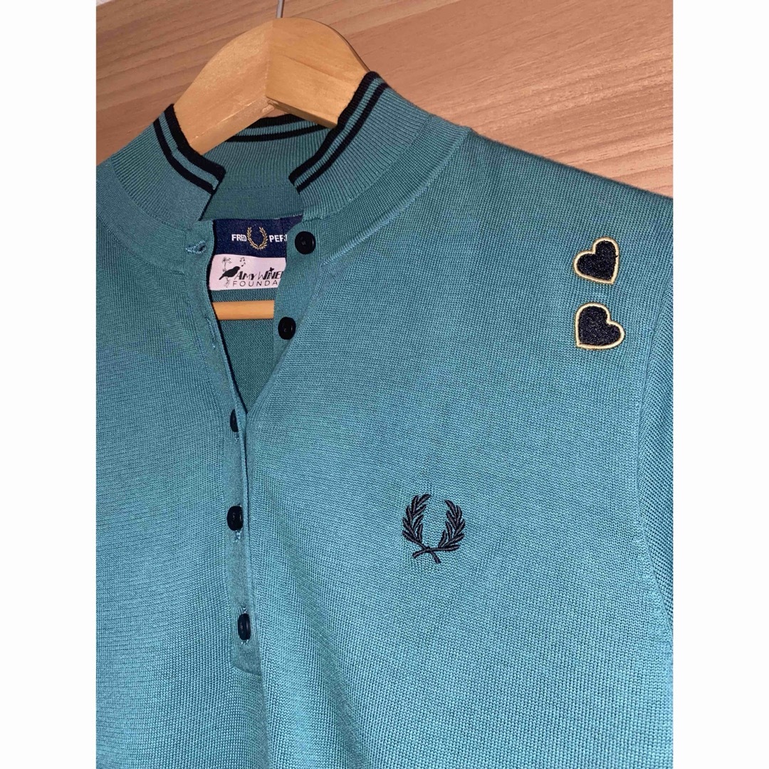 FRED PERRY(フレッドペリー)の【新品】フレッドペリー　エイミーコラボレーション　ポロシャツ　グリーン　ハート レディースのトップス(ポロシャツ)の商品写真