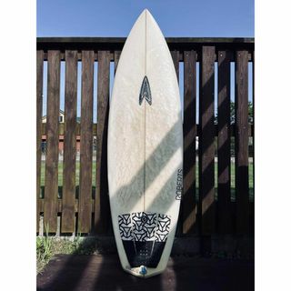 ROBERTS SURFBOARD 5.7 5FIN(サーフィン)