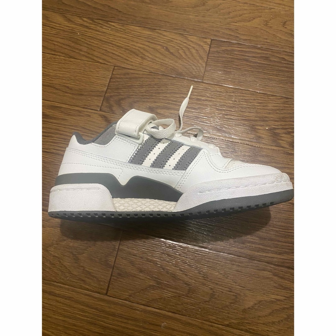 adidas(アディダス)のアディダス] フォーラム ロー FORUM LOW フットウェアホワイト/グレー レディースの靴/シューズ(スニーカー)の商品写真