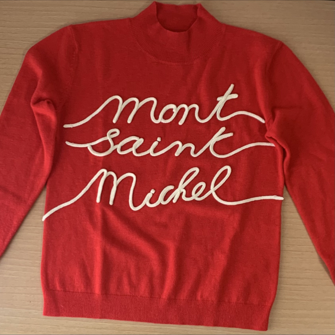 MAISON KITSUNE'(メゾンキツネ)のLE MONT SAINT MICHEL セーター ニット ウール レッド 刺繍 レディースのトップス(ニット/セーター)の商品写真