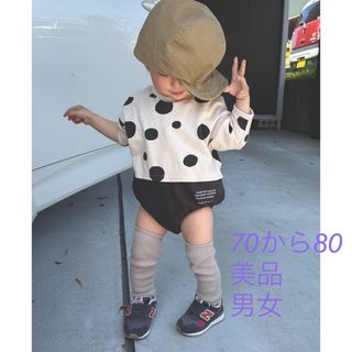 美品　不揃いドットがかわいいロンパース  