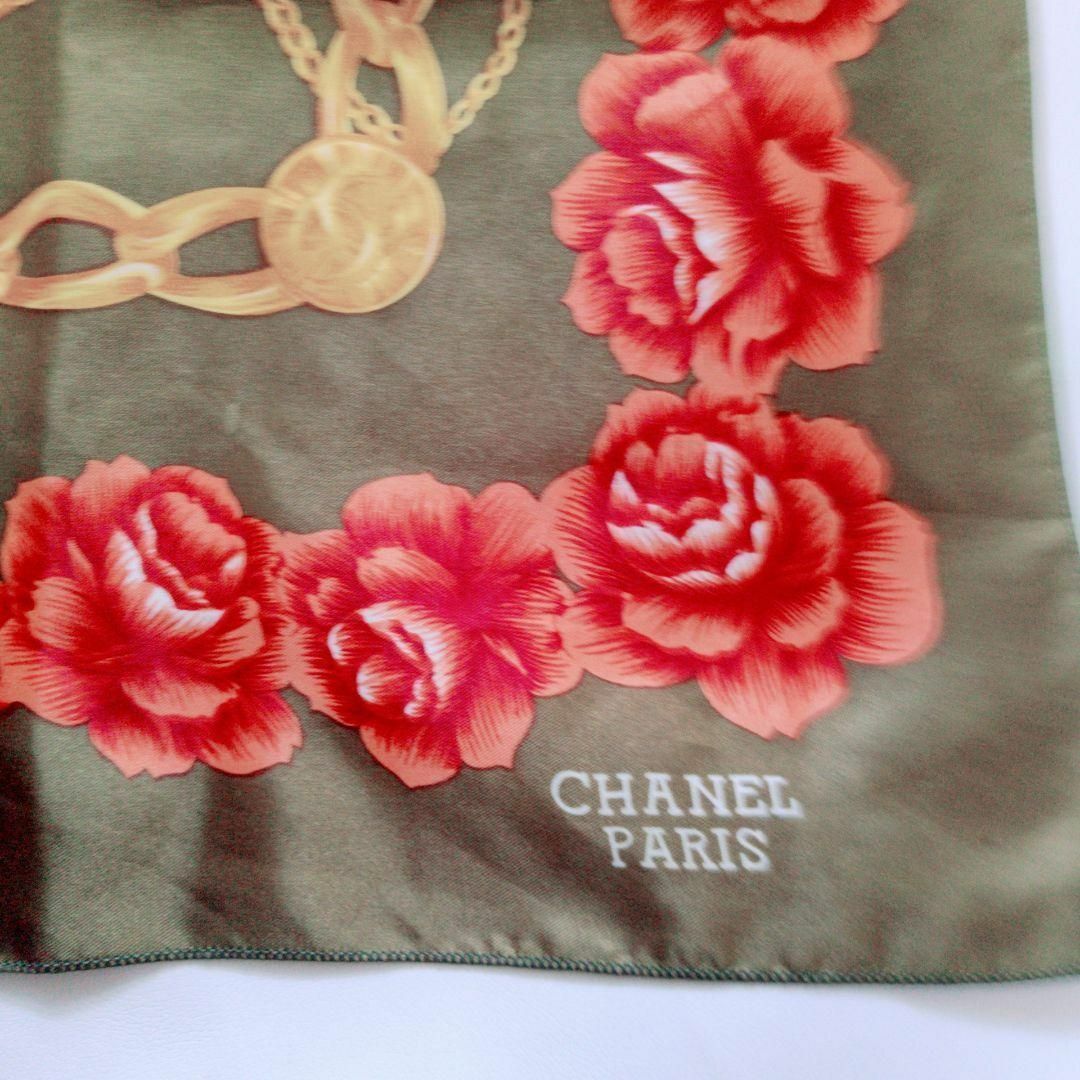 CHANEL(シャネル)の大判　CHANEL　スカーフ　シルク　チェーン　総柄　花柄　グリーン レディースのファッション小物(バンダナ/スカーフ)の商品写真