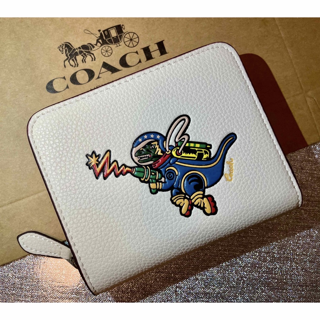 COACH(コーチ)のCOACH  レキシー　ミニ財布　レザー　アイボリー　未使用品 レディースのファッション小物(財布)の商品写真