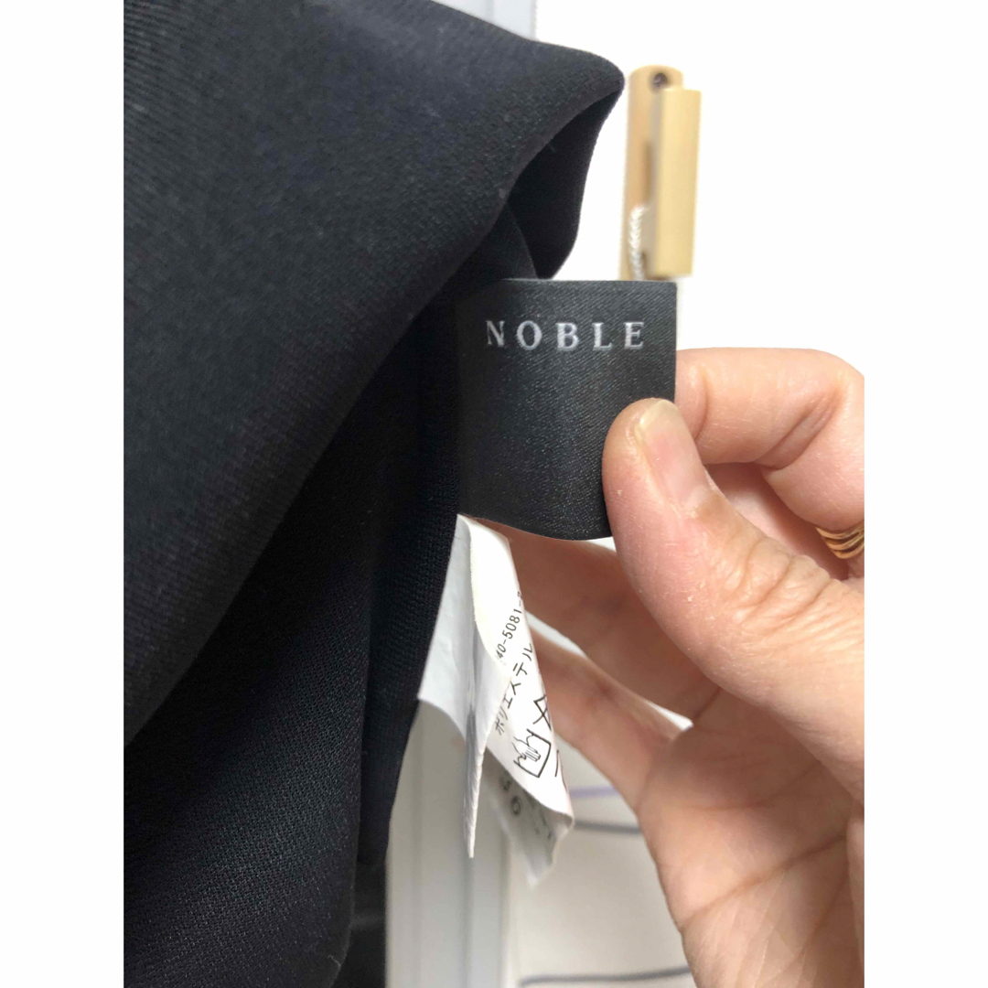 Noble(ノーブル)のノーブル　ダブルＶネックドルマンスリーブワンピース　サイズ36ブラック レディースのワンピース(ひざ丈ワンピース)の商品写真