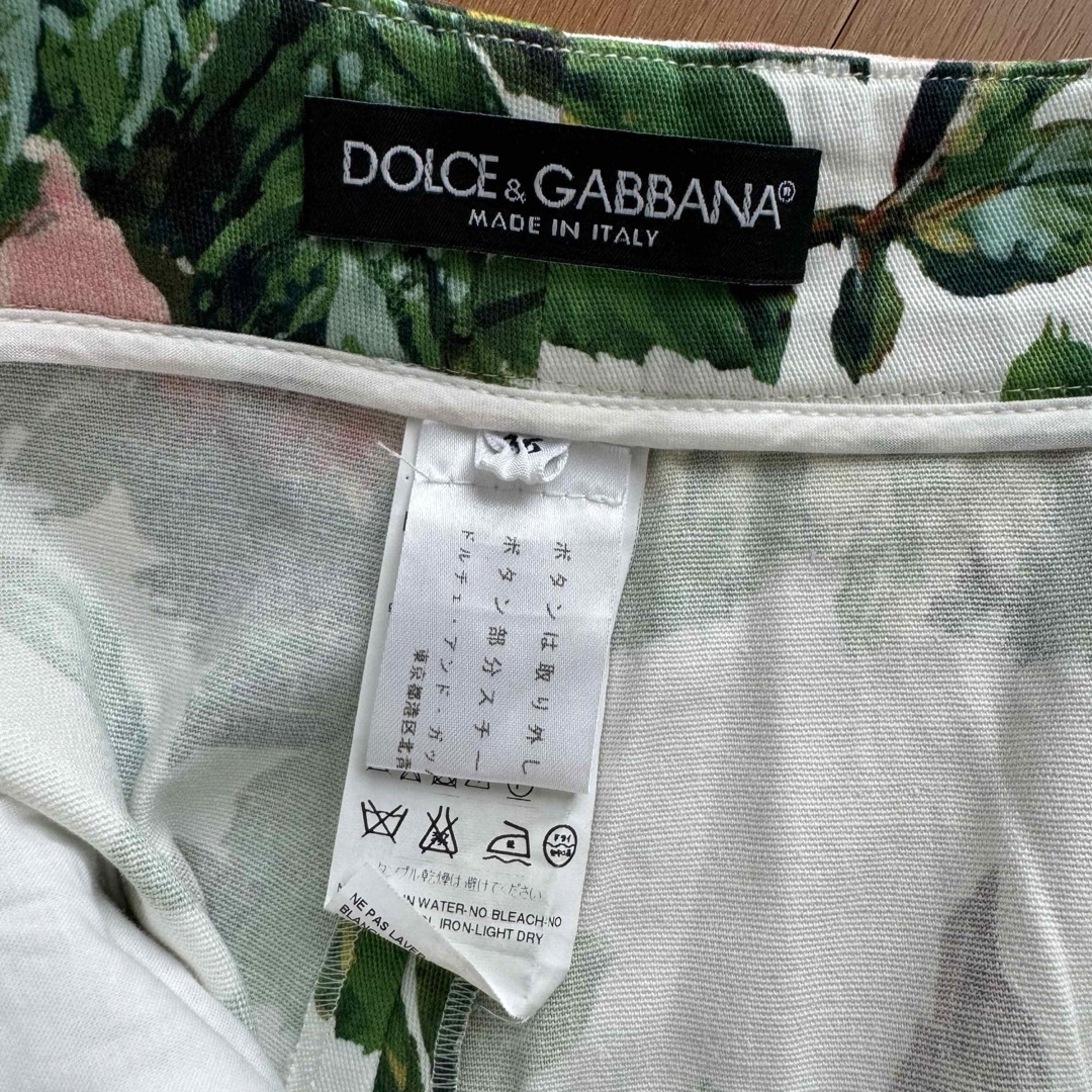 DOLCE&GABBANA(ドルチェアンドガッバーナ)のDOLCE&GABBANA ショートパンツ 花柄 フルーツ ボタニカル ビジュー レディースのパンツ(ショートパンツ)の商品写真