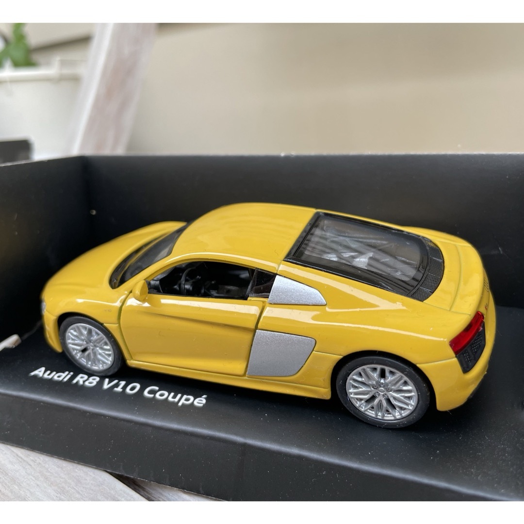 アウディ  Audi R8 V10 Coupe 1/43 ダイキャスト ミニカー エンタメ/ホビーのおもちゃ/ぬいぐるみ(ミニカー)の商品写真