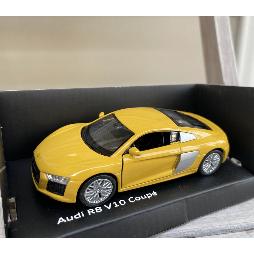 アウディ  Audi R8 V10 Coupe 1/43 ダイキャスト ミニカー エンタメ/ホビーのおもちゃ/ぬいぐるみ(ミニカー)の商品写真