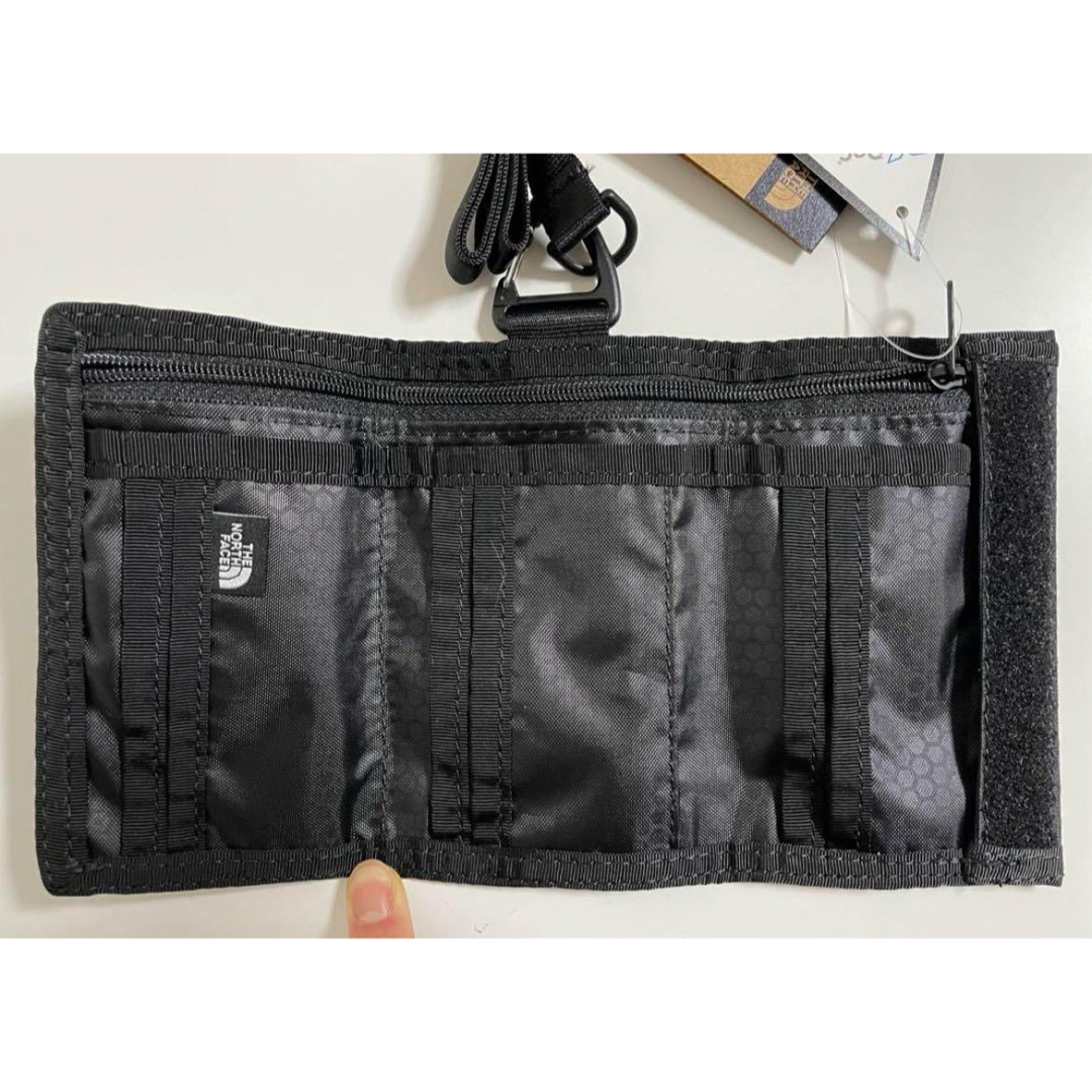 THE NORTH FACE(ザノースフェイス)のノースフェイス ストラップ付コンパクトウォレット アウトドア 財布 ブラック メンズのファッション小物(折り財布)の商品写真