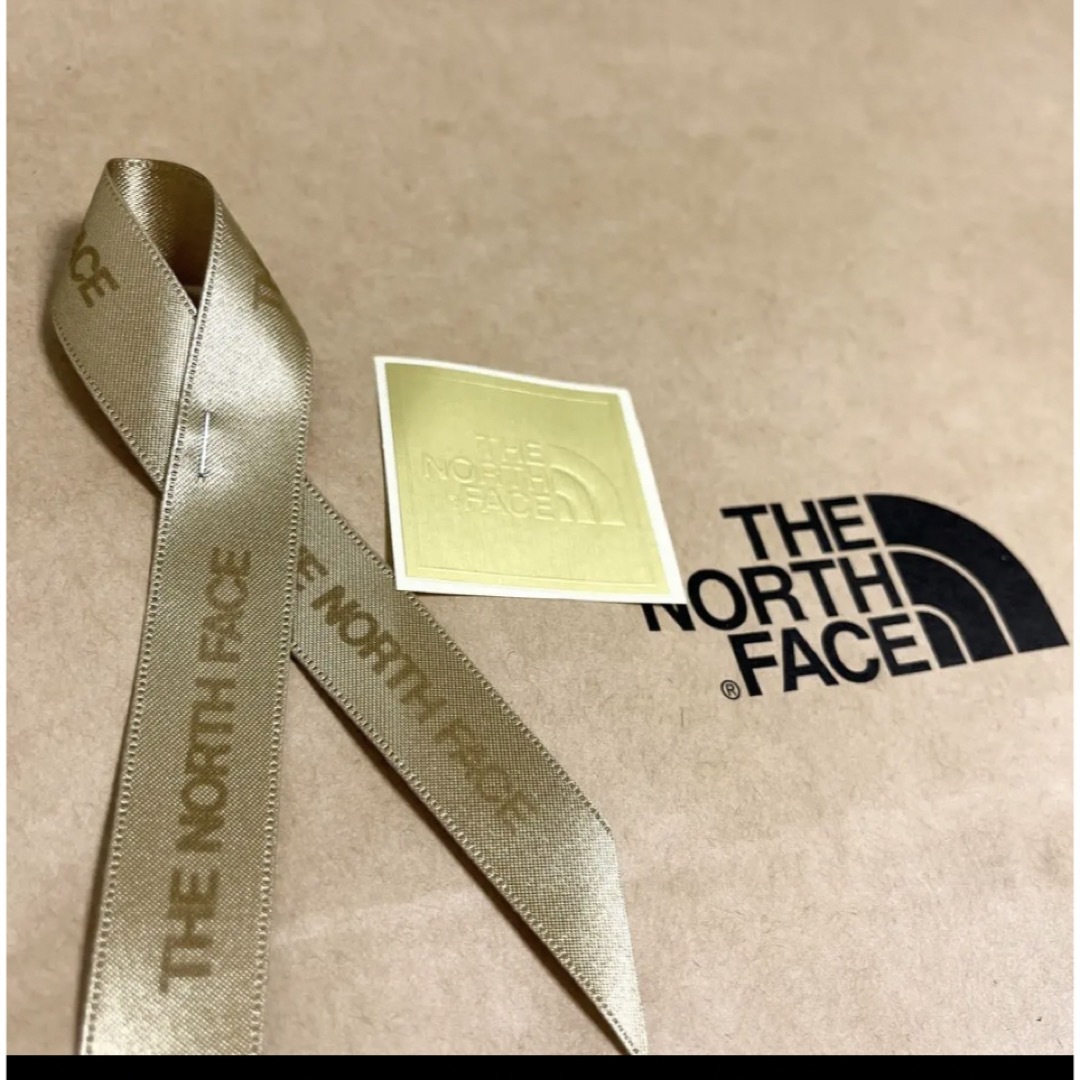 THE NORTH FACE(ザノースフェイス)の❤️ 新品　ノースフェイス　ショップ袋　Ｍ　中　ギフト　ショッパー　紙袋　セット レディースのバッグ(ショップ袋)の商品写真