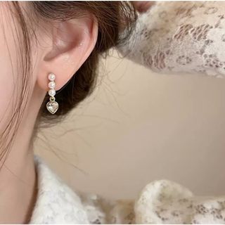 【在庫限り】3連パール ハート ピアス ゴールド S925 ファッション 韓国(ピアス)