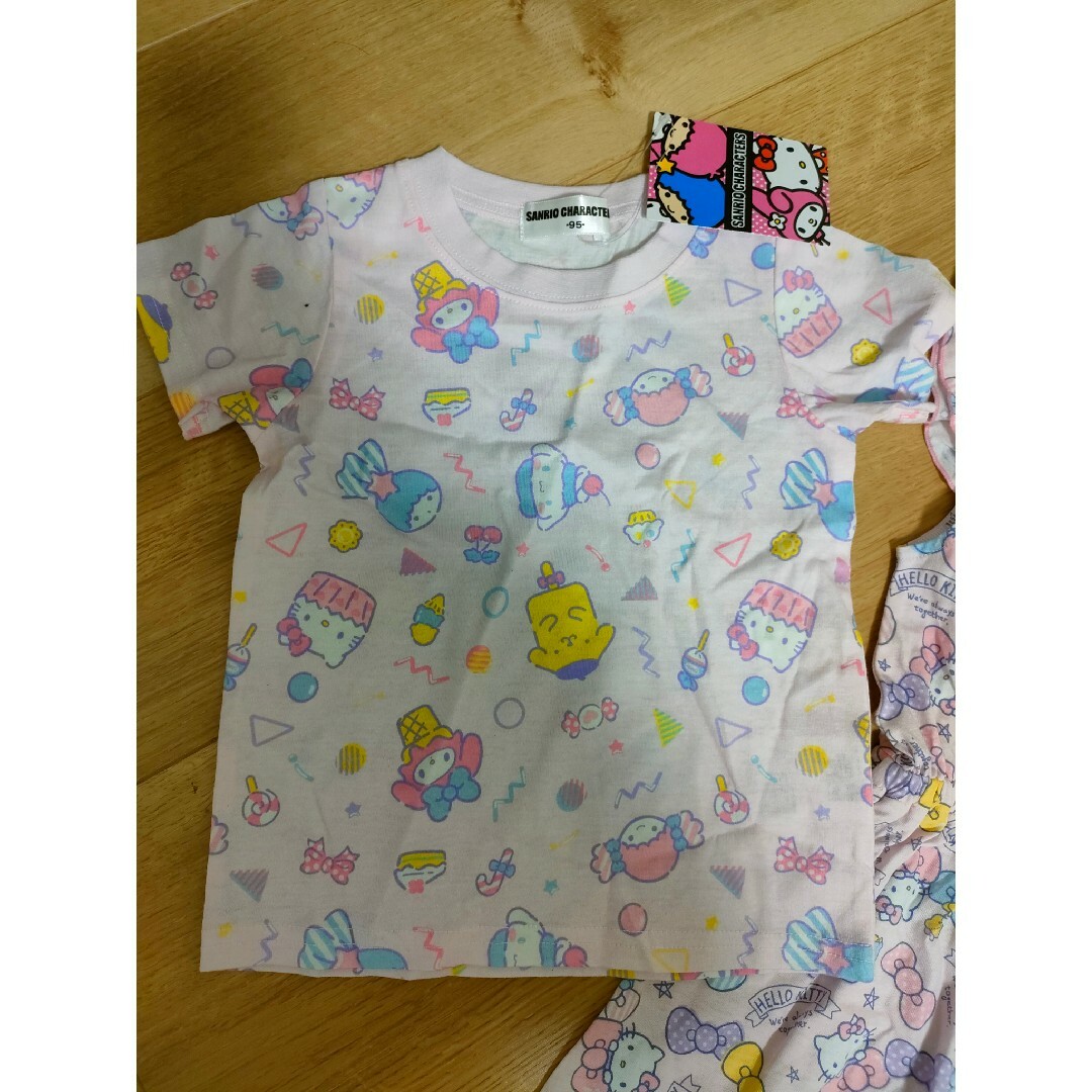 新品　サンリオ　Tシャツ＆キティちゃん　ワンピース　95 キッズ/ベビー/マタニティのキッズ服女の子用(90cm~)(Tシャツ/カットソー)の商品写真