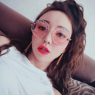 サングラス 紫外線対策　 韓国　オルちゃん 欧米　ピンク　透明レンズ　ロゴ(サングラス/メガネ)