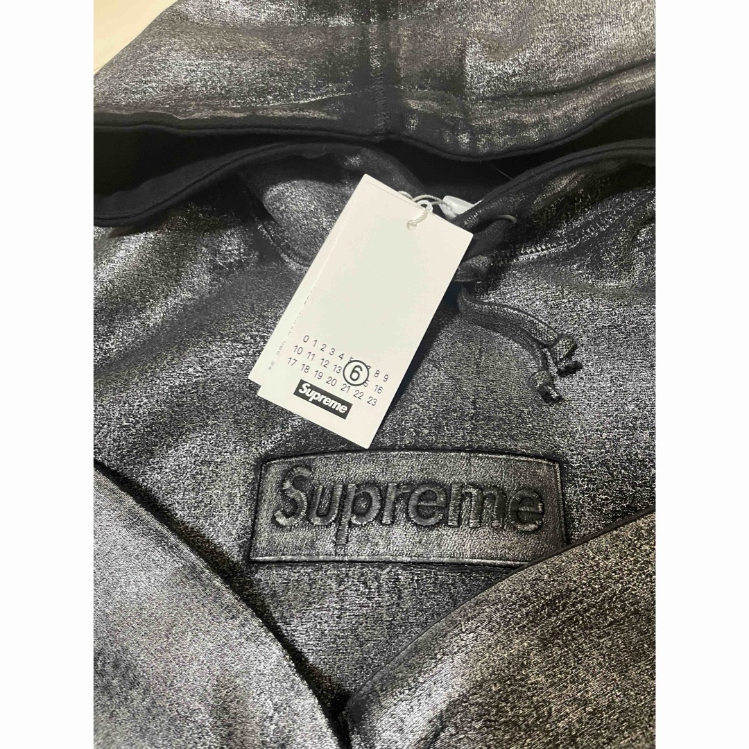 Supreme(シュプリーム)のSupreme x MM6 Maison Margiela Foil  メンズのトップス(パーカー)の商品写真