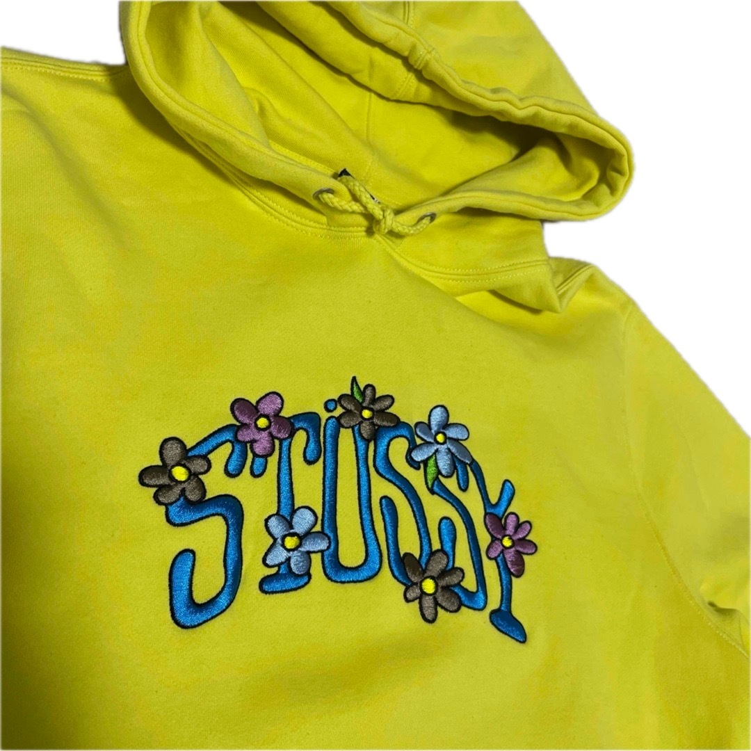 STUSSY(ステューシー)の【絶版モデル】ステューシー☆花柄刺繍ロゴ入りパーカー 人気カラー 入手困難 レディースのトップス(パーカー)の商品写真