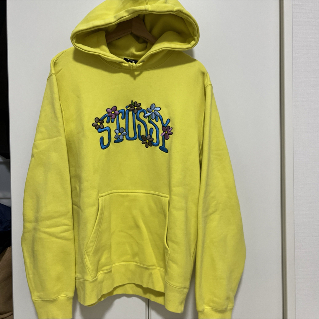 STUSSY(ステューシー)の【絶版モデル】ステューシー☆花柄刺繍ロゴ入りパーカー 人気カラー 入手困難 レディースのトップス(パーカー)の商品写真