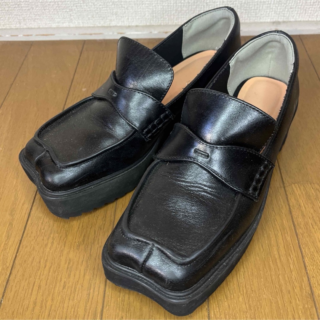 Ameri VINTAGE(アメリヴィンテージ)のAMERI アメリ WAVE CUTTING PLATFORM LOAFER レディースの靴/シューズ(ローファー/革靴)の商品写真