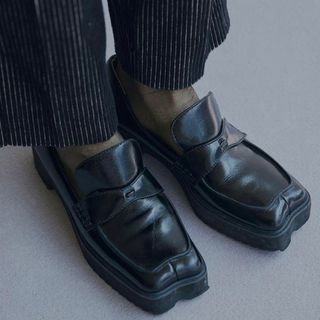 アメリヴィンテージ(Ameri VINTAGE)のAMERI アメリ WAVE CUTTING PLATFORM LOAFER(ローファー/革靴)