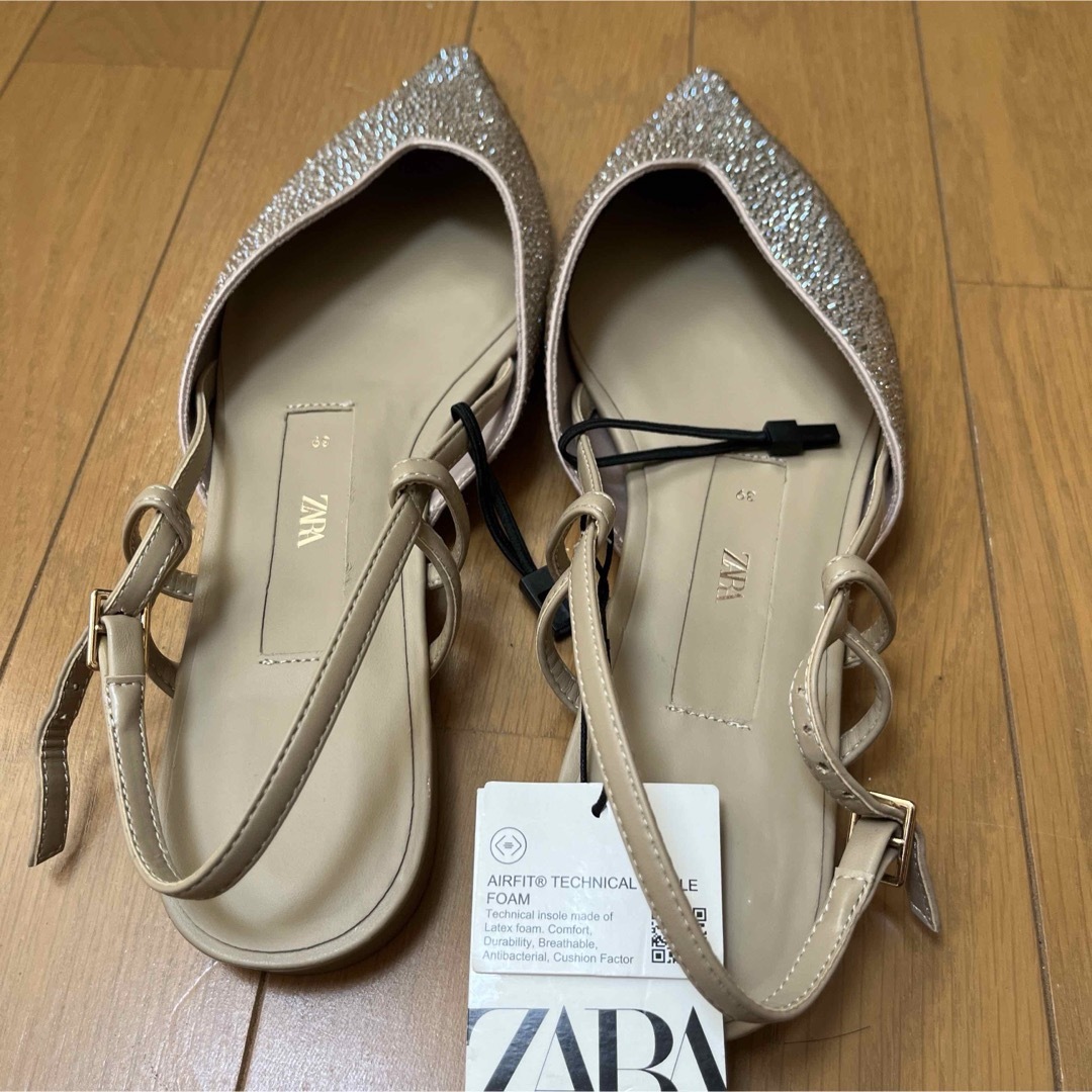 ZARA(ザラ)のZARA キラキラ　サンダル　ストラップ　フラットシューズ レディースの靴/シューズ(バレエシューズ)の商品写真