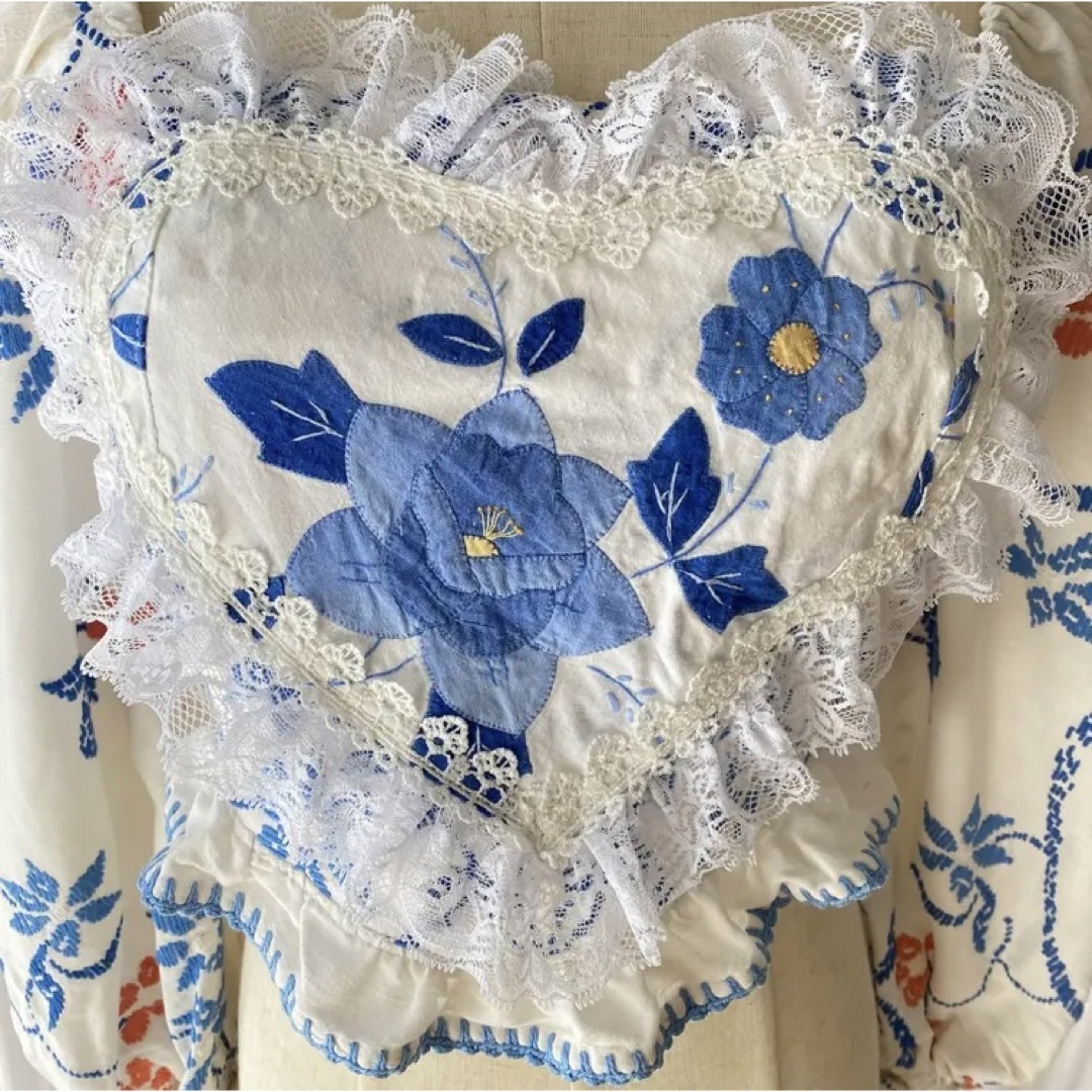 Lochie(ロキエ)のSpecial vintage ハート チロルブラウス 総刺繍 レース フリル レディースのトップス(シャツ/ブラウス(長袖/七分))の商品写真