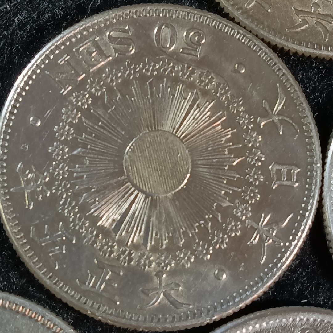 銀貨　旭日50銭銀貨　silver　希少明治　大正銀貨６枚 銀貨総重量 約60g エンタメ/ホビーの美術品/アンティーク(金属工芸)の商品写真