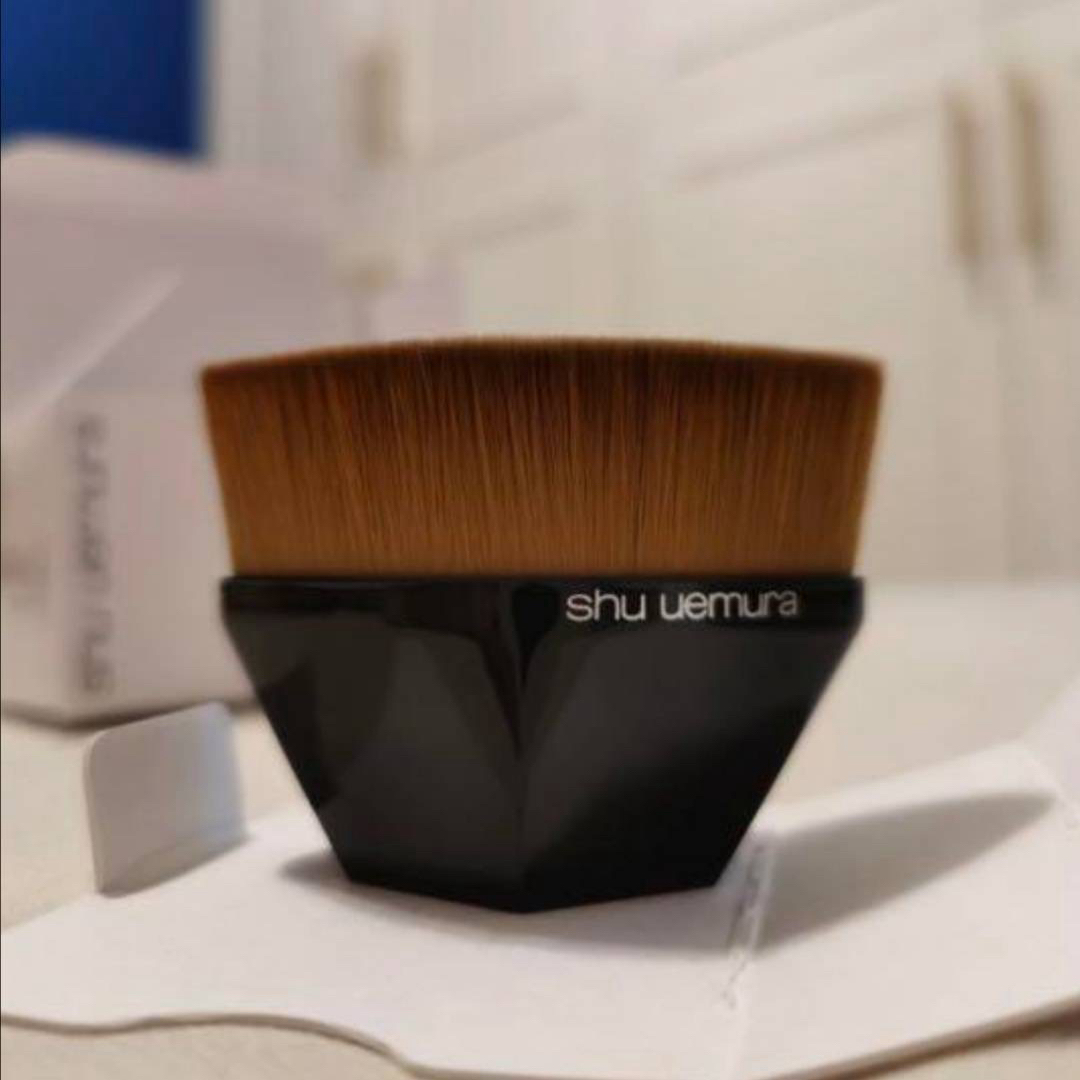 shu uemura(シュウウエムラ)のシュウ ウエムラ ペタル 55 ファンデーション ブラシ コスメ/美容のメイク道具/ケアグッズ(ブラシ・チップ)の商品写真