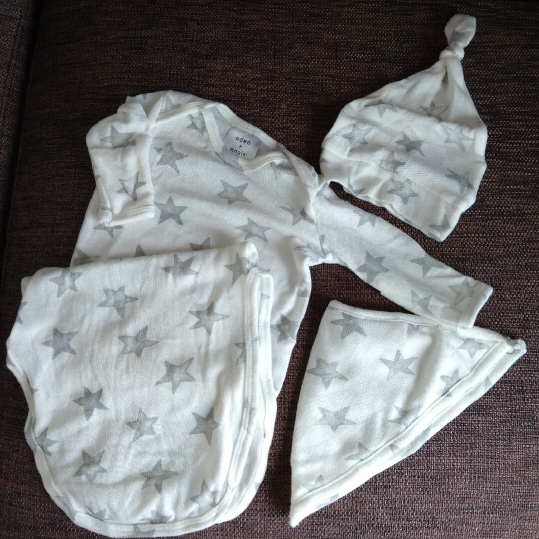aden+anais(エイデンアンドアネイ)のロンパース　パジャマ キッズ/ベビー/マタニティのベビー服(~85cm)(ロンパース)の商品写真