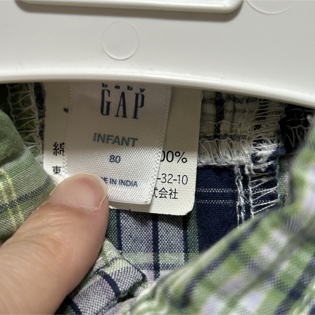 GAP(ギャップ)のGAP 長袖シャツ　80センチ キッズ/ベビー/マタニティのベビー服(~85cm)(シャツ/カットソー)の商品写真
