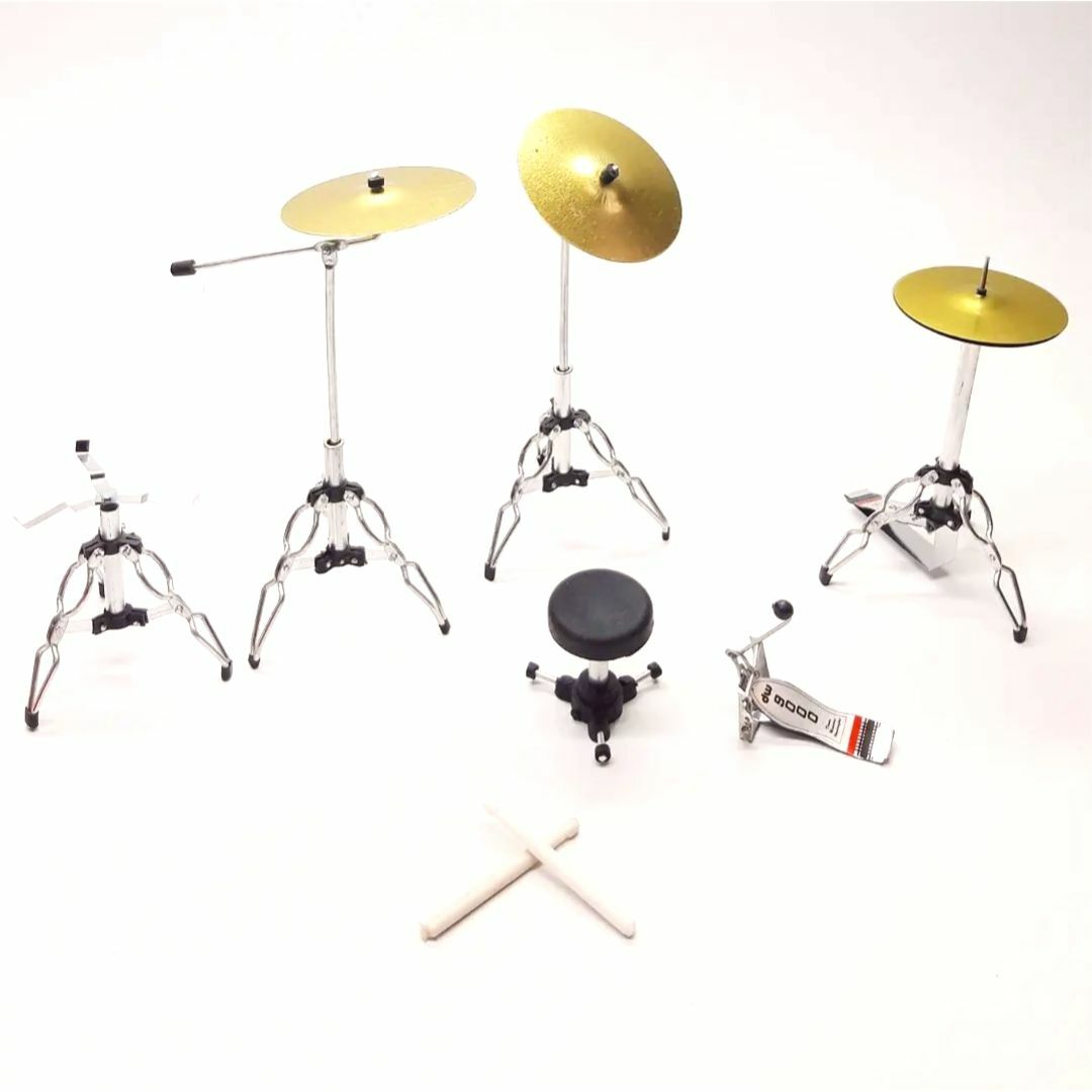 19ミニチュアドラムギター+マイク+ベースセット10ｃｍ　ミニチュア楽器 エンタメ/ホビーのおもちゃ/ぬいぐるみ(模型/プラモデル)の商品写真