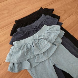 ユニクロ(UNIQLO)のユニクロ フリルパンツ 10分丈レギンス 水色 青 黒 80 3枚組(パンツ)