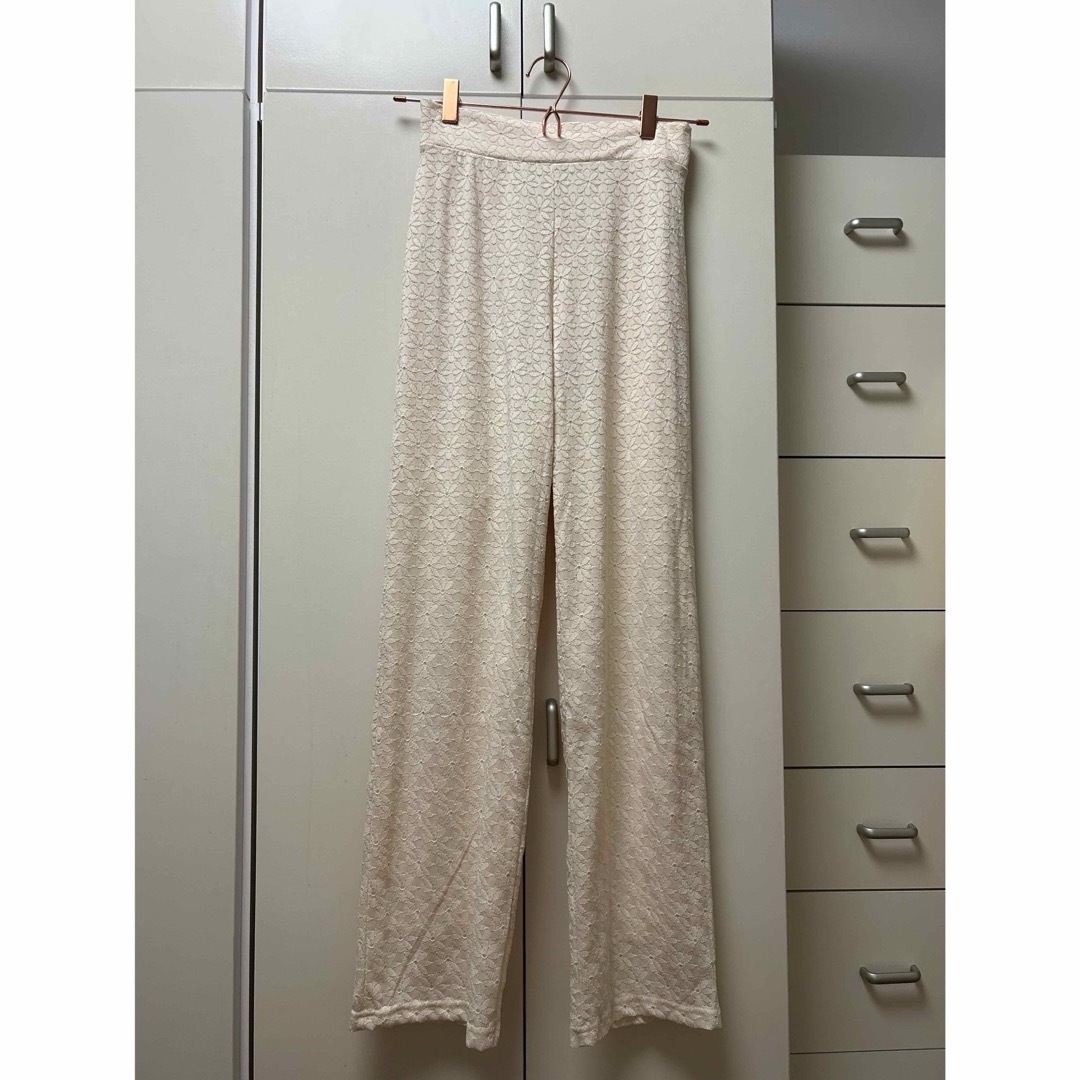 épine(エピヌ)のepine flower lace pants ivory レディースのパンツ(カジュアルパンツ)の商品写真