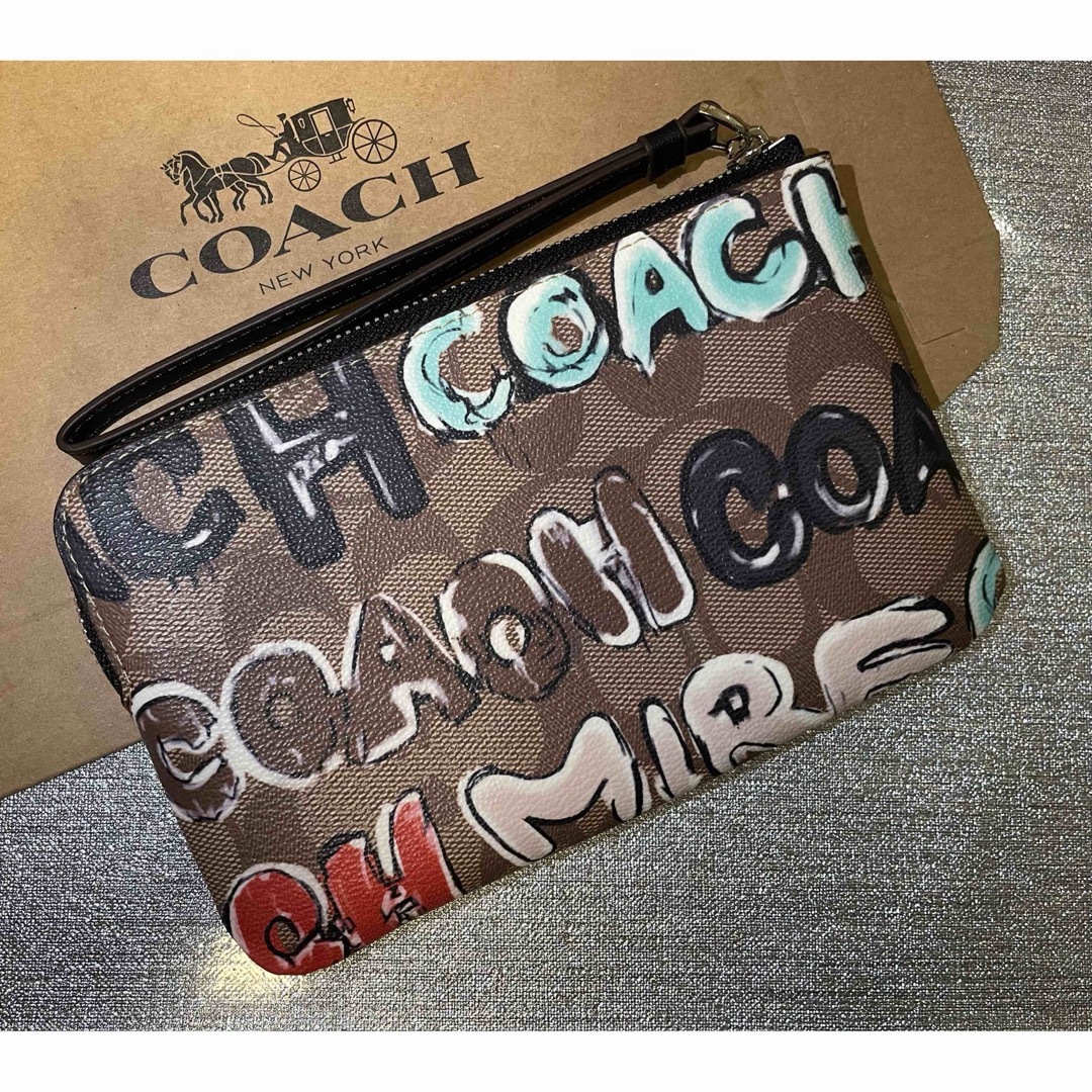 COACH(コーチ)のCOACH  コーチ　ミントサーフ　コラボ　ポーチ　カードケース　未使用品 レディースのファッション小物(ポーチ)の商品写真