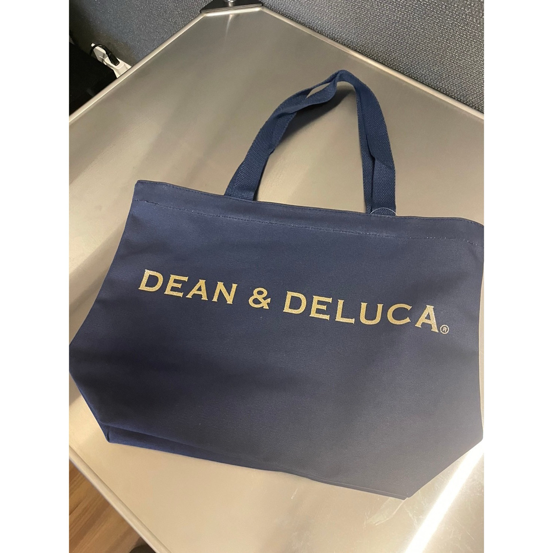 DEAN & DELUCA(ディーンアンドデルーカ)の新品★DEAN&DELUCA ディーンアンドデルーカトートバッグネイビーLサイズ レディースのバッグ(トートバッグ)の商品写真