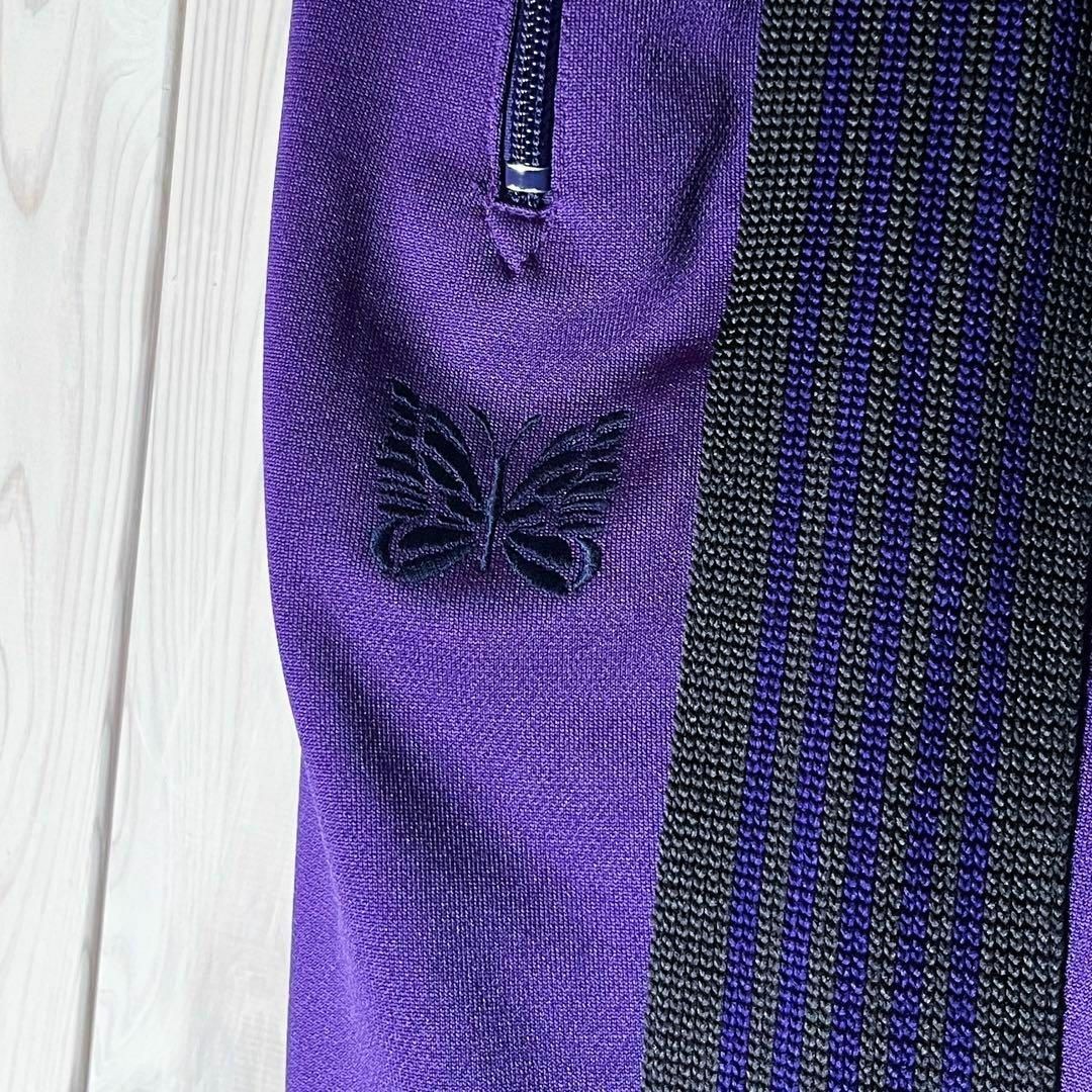 Needles(ニードルス)の【美品 M】ニードルズ パピヨン 刺繍 ナロー トラック パンツ 紫 メンズのパンツ(その他)の商品写真