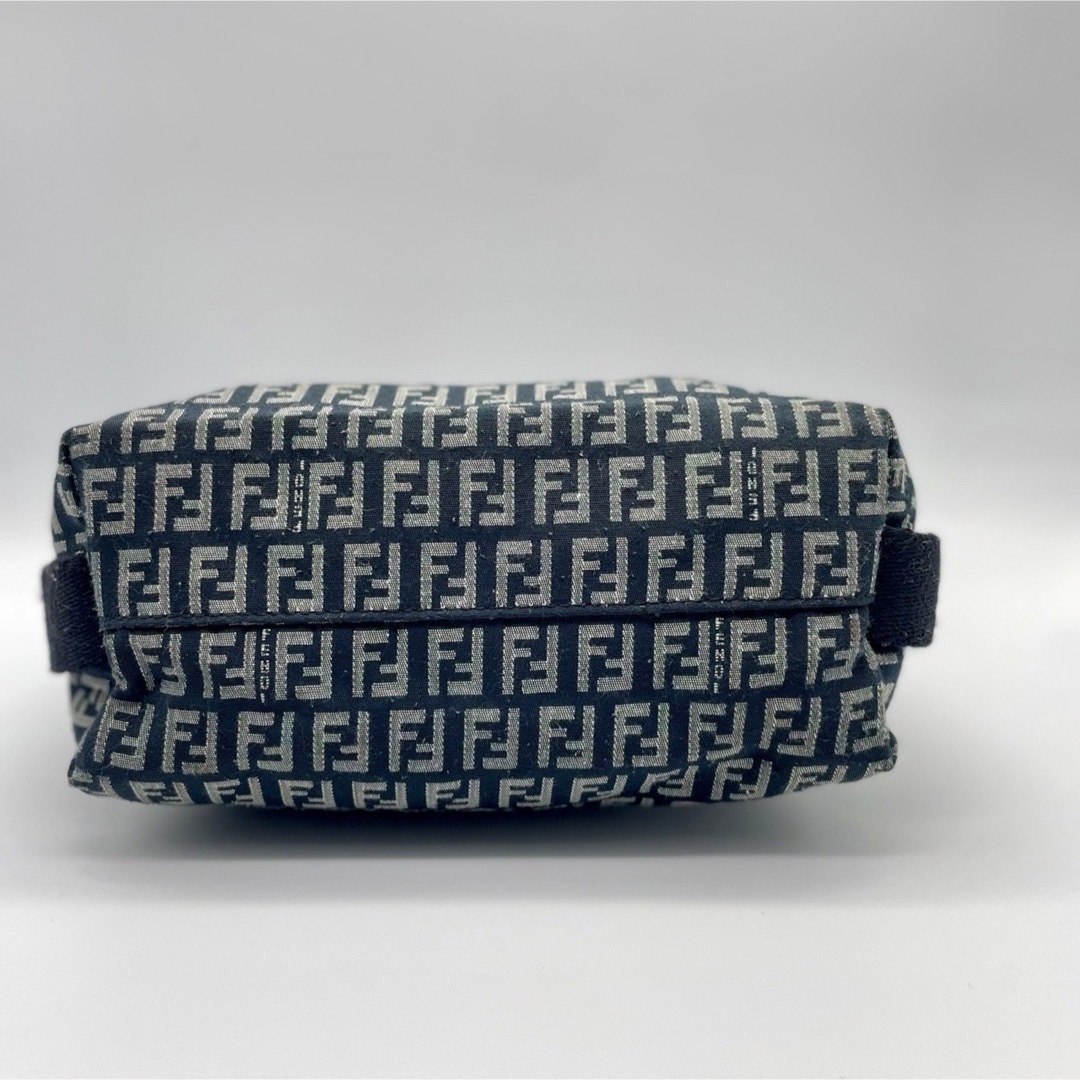 FENDI(フェンディ)の✨美品✨フェンディ ショルダーバッグ ズッキーノ FFロゴ PVC×レザー 黒 レディースのバッグ(ショルダーバッグ)の商品写真