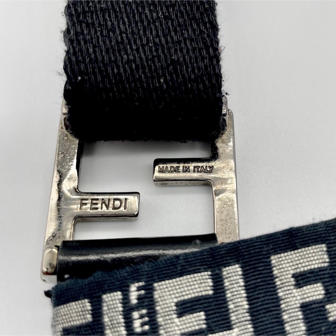 FENDI(フェンディ)の✨美品✨フェンディ ショルダーバッグ ズッキーノ FFロゴ PVC×レザー 黒 レディースのバッグ(ショルダーバッグ)の商品写真