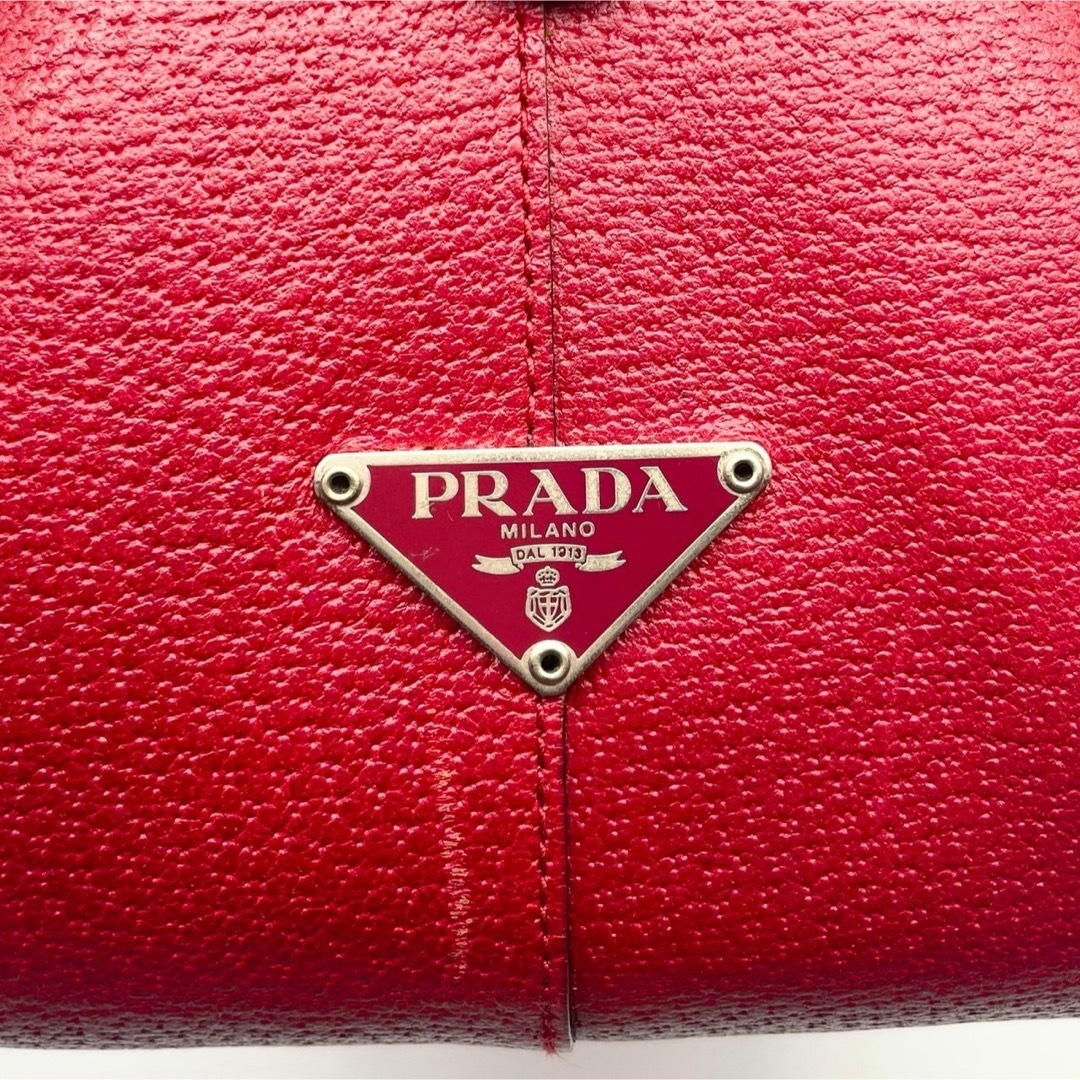 PRADA(プラダ)の✨美品✨プラダ ハンドバッグ 南京錠ロゴ レザー レッド 赤 レディースのバッグ(ハンドバッグ)の商品写真