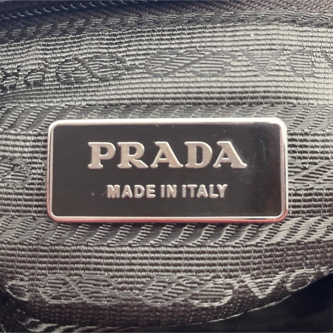 PRADA(プラダ)の✨美品✨プラダ ハンドバッグ 南京錠ロゴ レザー レッド 赤 レディースのバッグ(ハンドバッグ)の商品写真