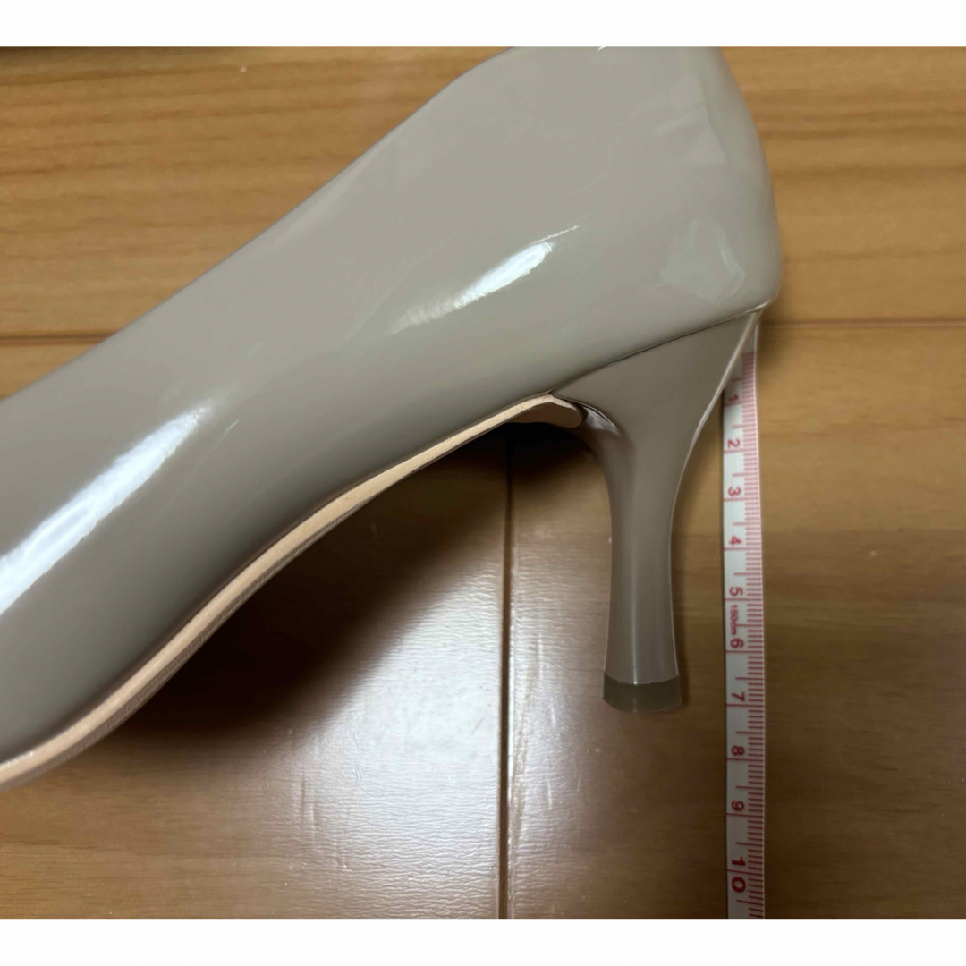 グレージュエナメルハイヒールパンプス23cm/7cmヒール レディースの靴/シューズ(ハイヒール/パンプス)の商品写真