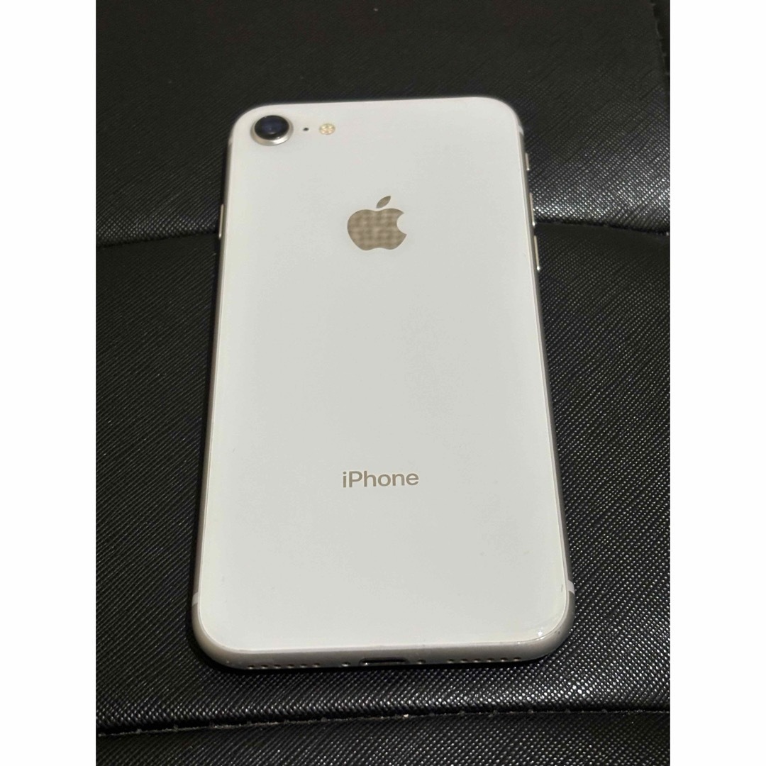 Apple(アップル)のiPhone8 64GB SIMフリー バッテリー100% スマホ/家電/カメラのスマートフォン/携帯電話(スマートフォン本体)の商品写真