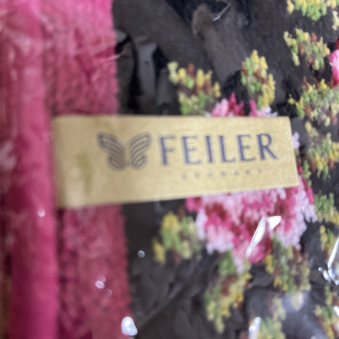 FEILER(フェイラー)の新品未使用　フェイラー　バラ　ハンカチ レディースのファッション小物(ハンカチ)の商品写真