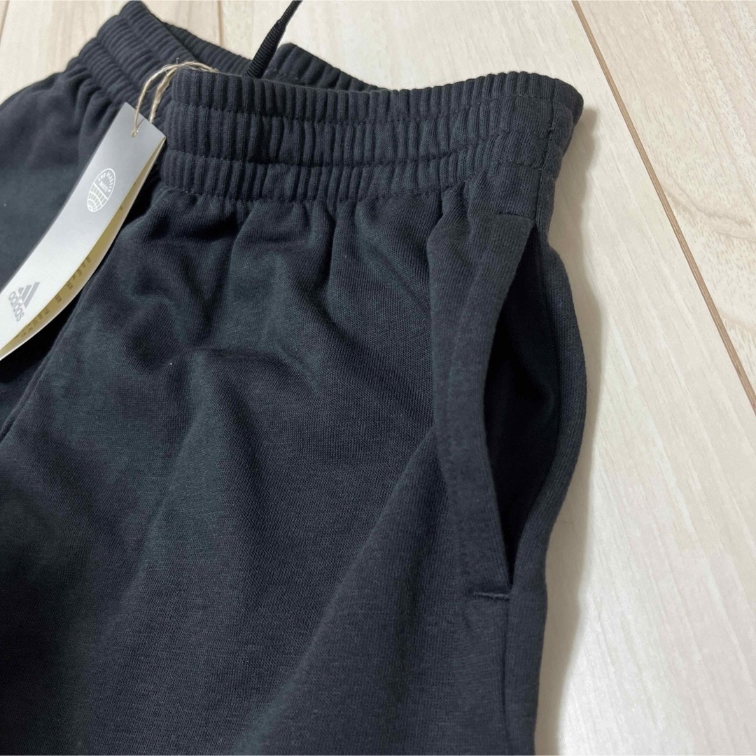 adidas(アディダス)の新品　アディダス　スウェット　ハーフパンツ  140 ブラック キッズ/ベビー/マタニティのキッズ服男の子用(90cm~)(パンツ/スパッツ)の商品写真