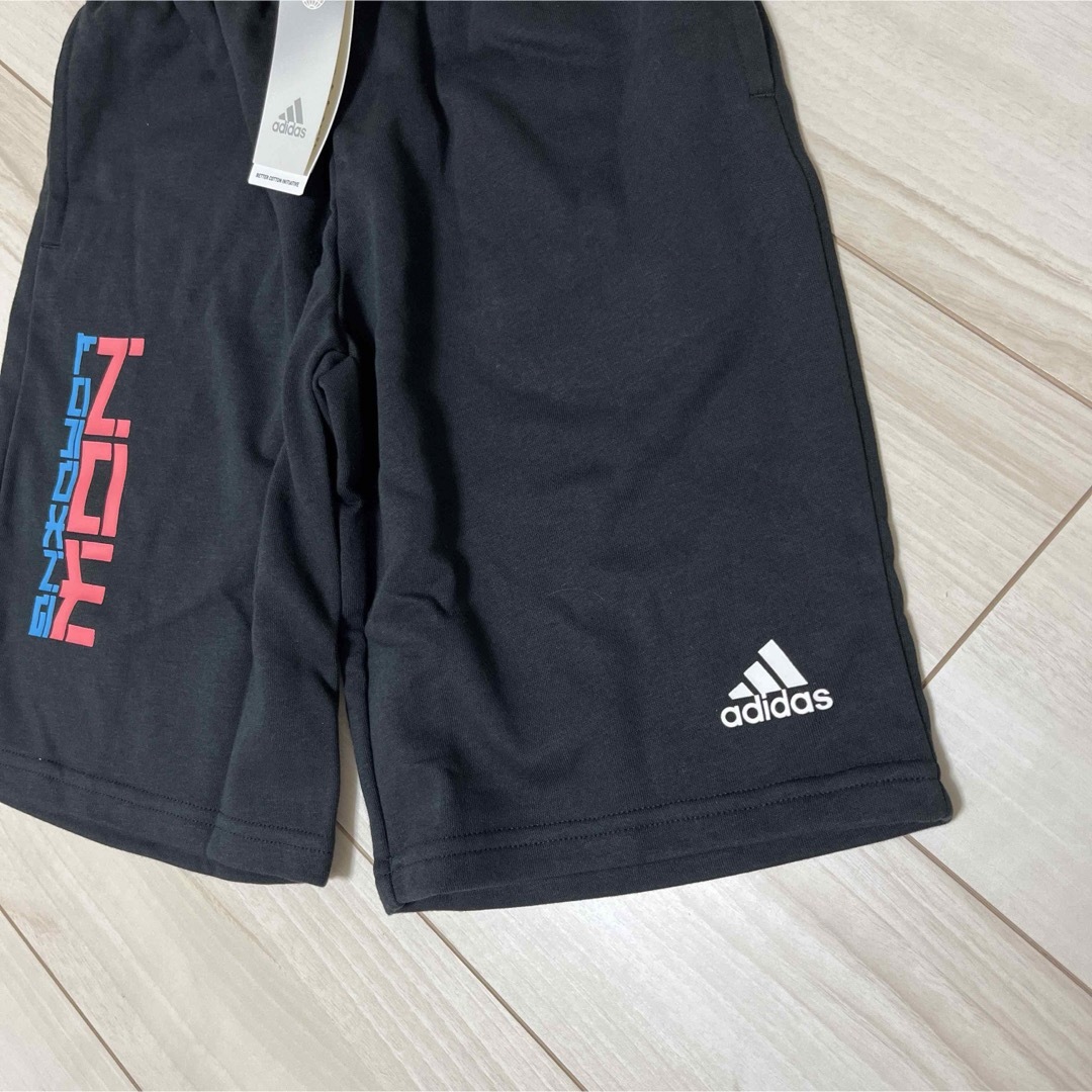 adidas(アディダス)の新品　アディダス　スウェット　ハーフパンツ  130 ブラック キッズ/ベビー/マタニティのキッズ服男の子用(90cm~)(パンツ/スパッツ)の商品写真