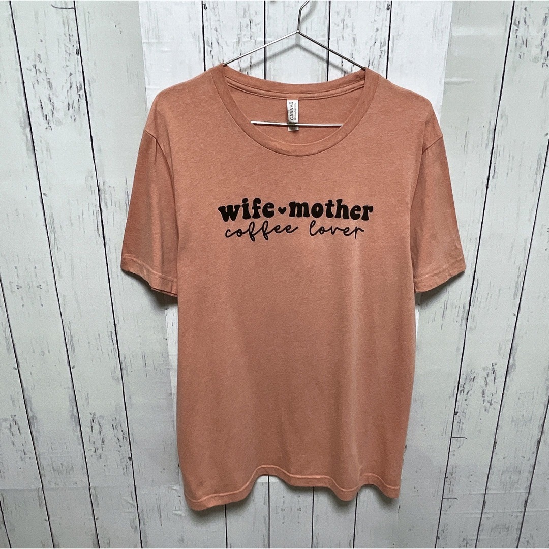USA古着　Tシャツ　L　サーモンピンク　クルーネック　ロゴ　プリント　wife メンズのトップス(Tシャツ/カットソー(半袖/袖なし))の商品写真