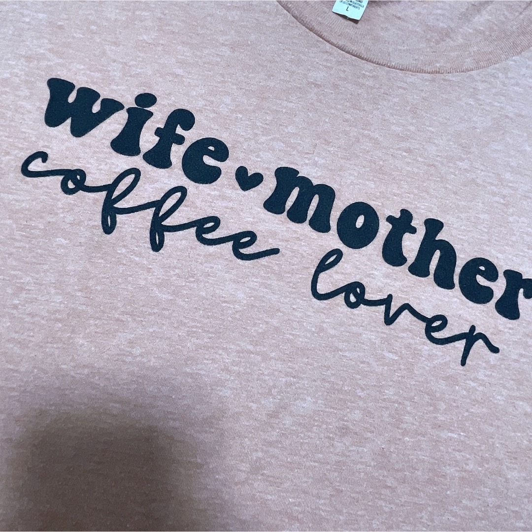 USA古着　Tシャツ　L　サーモンピンク　クルーネック　ロゴ　プリント　wife メンズのトップス(Tシャツ/カットソー(半袖/袖なし))の商品写真