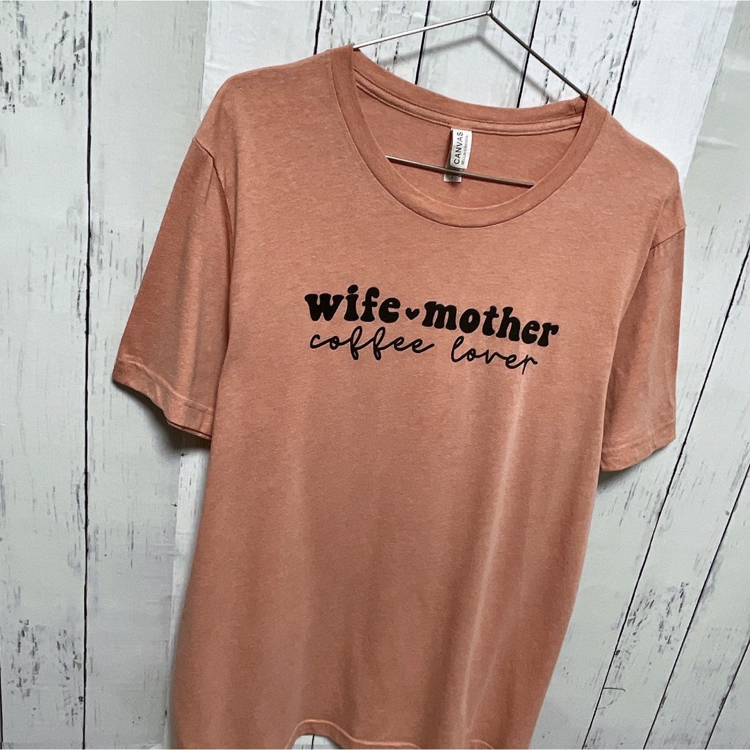 USA古着　Tシャツ　L　サーモンピンク　クルーネック　ロゴ　プリント　wife メンズのトップス(Tシャツ/カットソー(半袖/袖なし))の商品写真