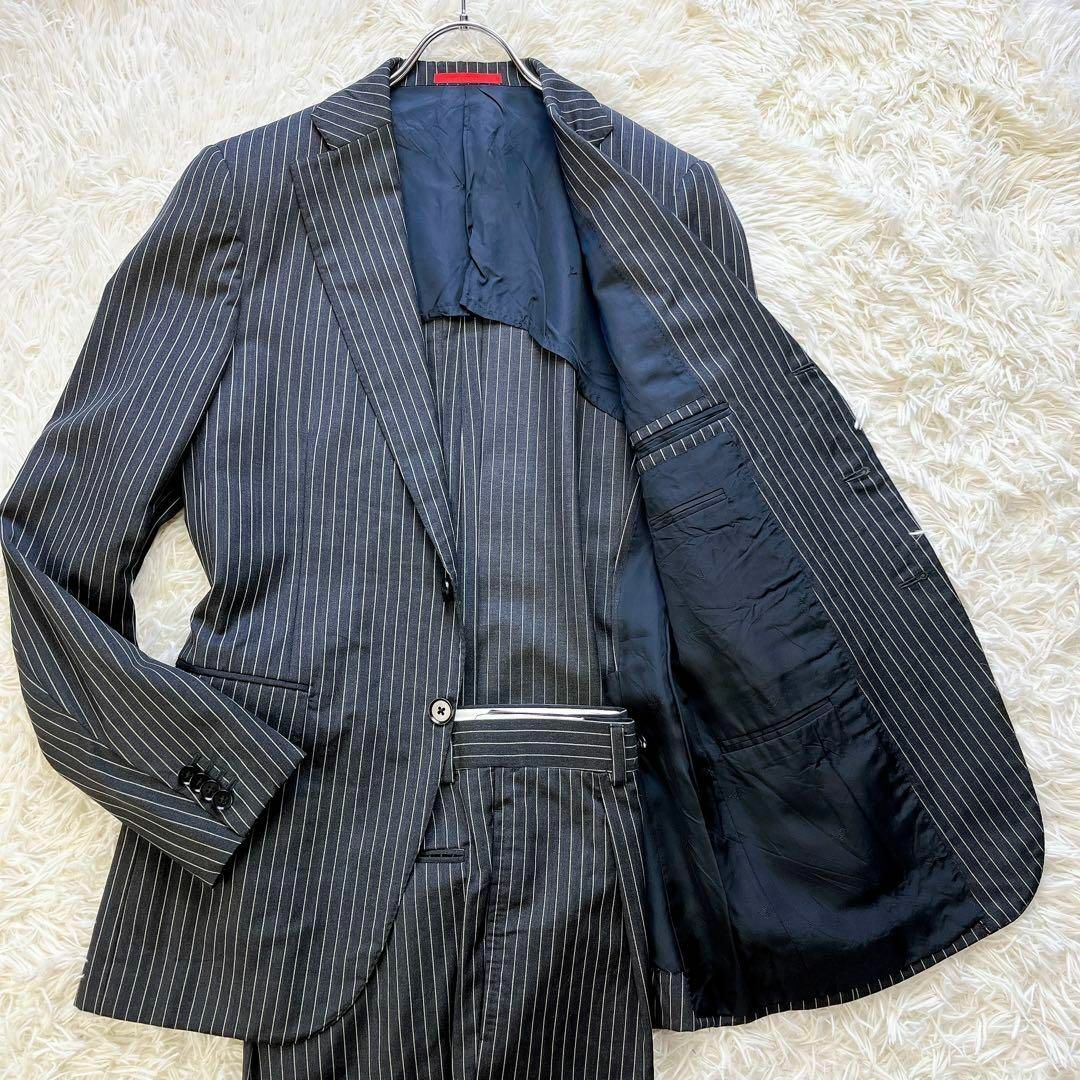 ISAIA(イザイア)の美品 ISAIA イザイア スーツセットアップ ダークグレー ストライプ 46 メンズのスーツ(その他)の商品写真