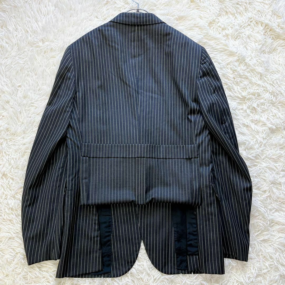 ISAIA(イザイア)の美品 ISAIA イザイア スーツセットアップ ダークグレー ストライプ 46 メンズのスーツ(その他)の商品写真