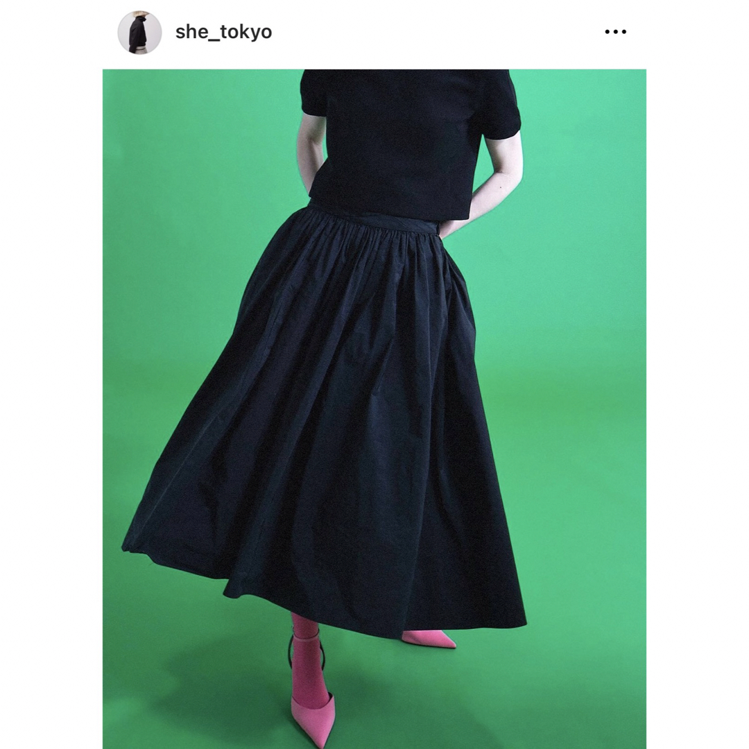 Drawer(ドゥロワー)のSHE Tokyo Audrey navy シートーキョー　オードリー　36 レディースのスカート(ロングスカート)の商品写真